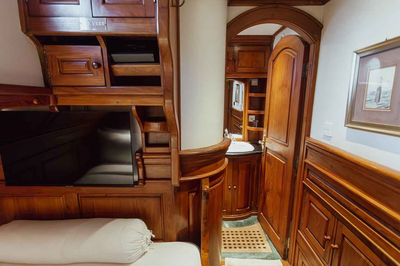 Adelaar Liveaboard