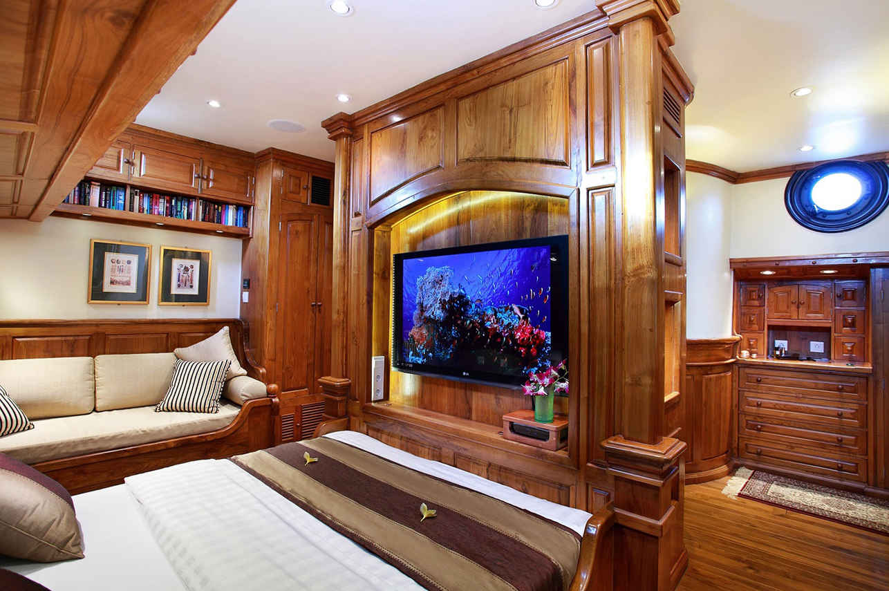 Adelaar Liveaboard