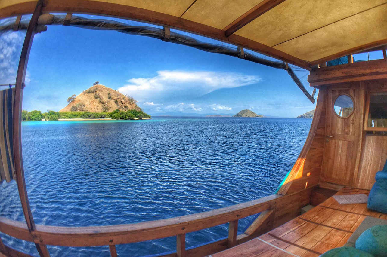 Amalia Komodo Liveaboard