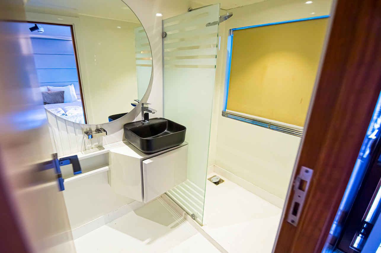 Eriny Liveaboard,