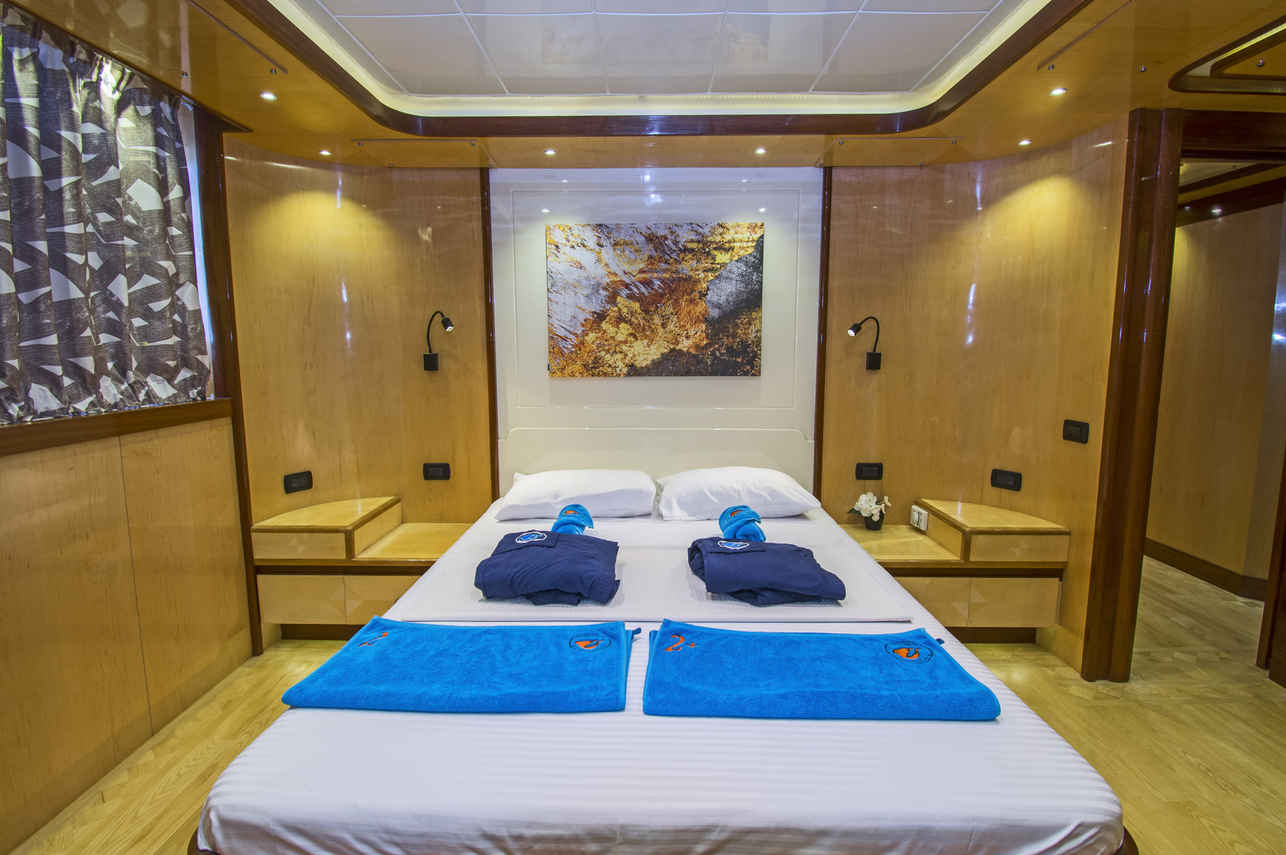 Golden Dolphin IV Liveaboard