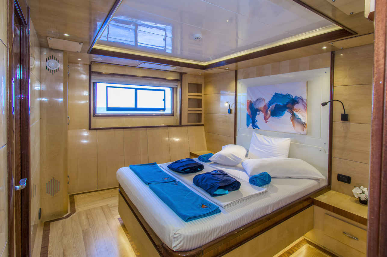 Golden Dolphin IV Liveaboard