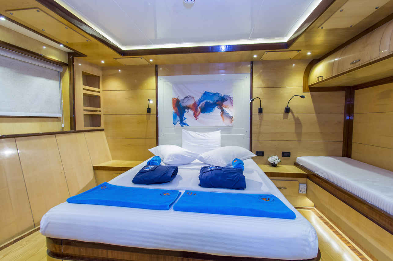 Golden Dolphin IV Liveaboard