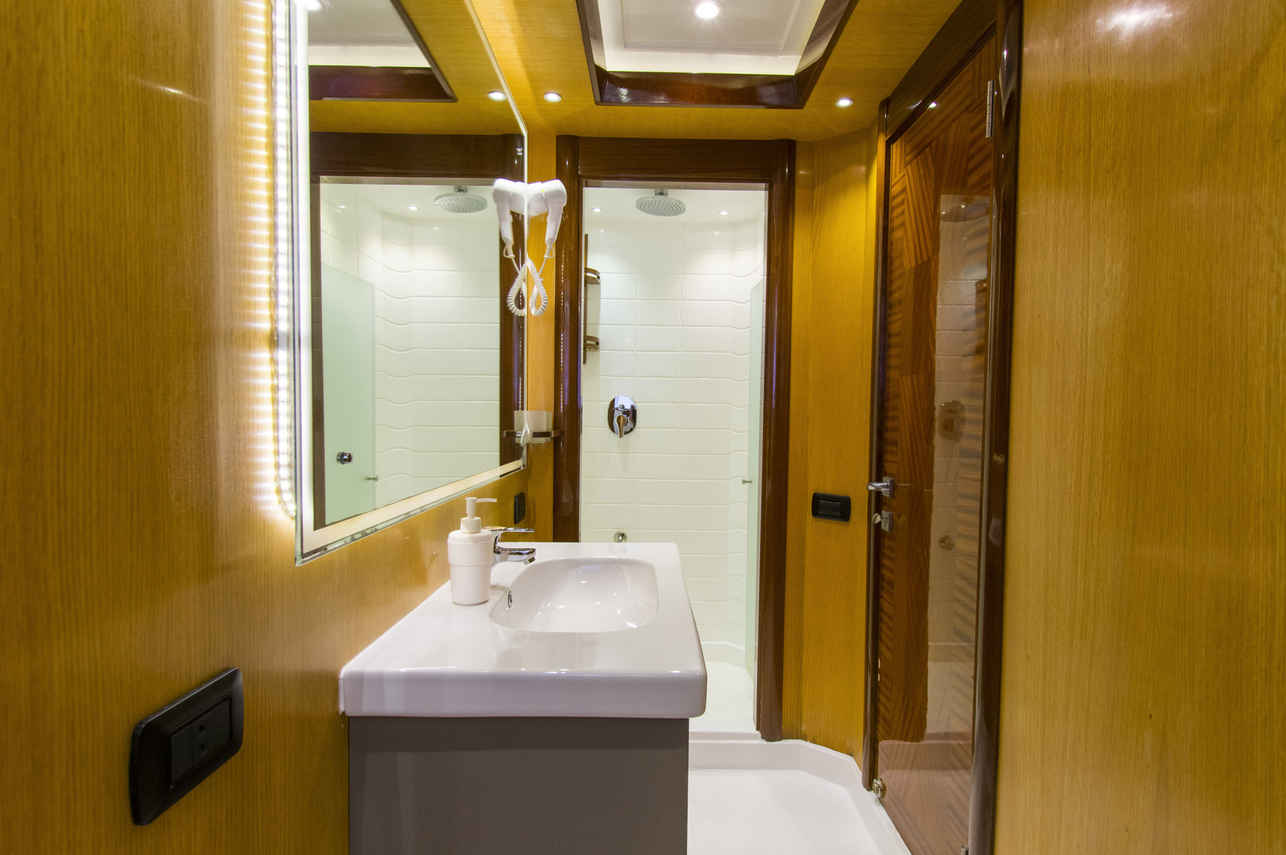 Golden Dolphin IV Liveaboard