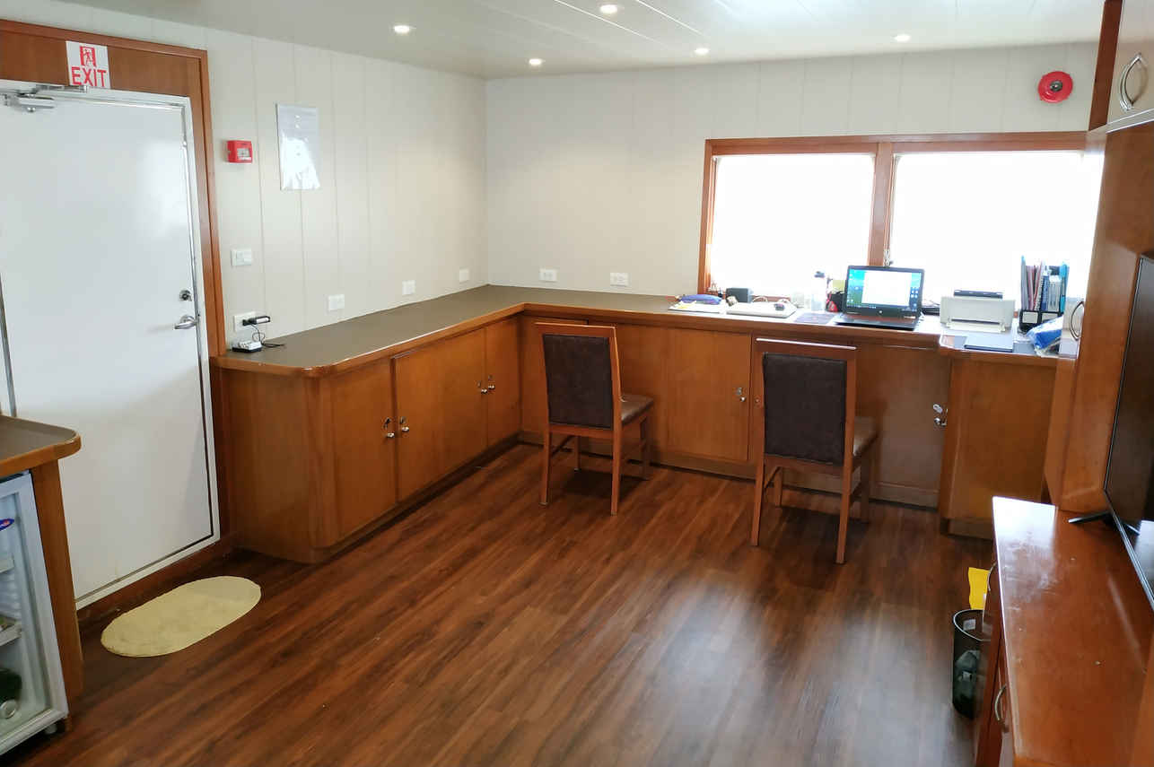 Infiniti Liveaboard
