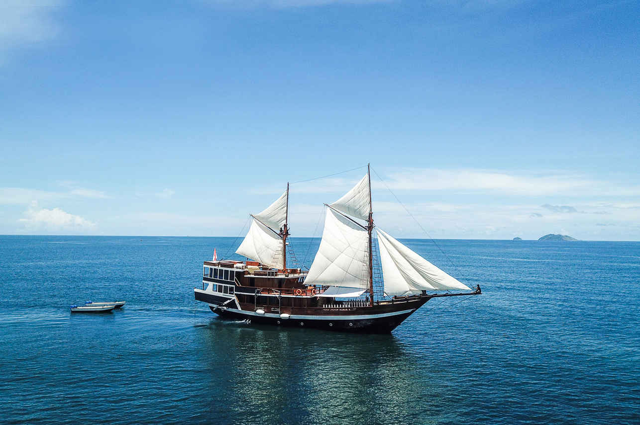 Jelajahi Laut Liveaboard