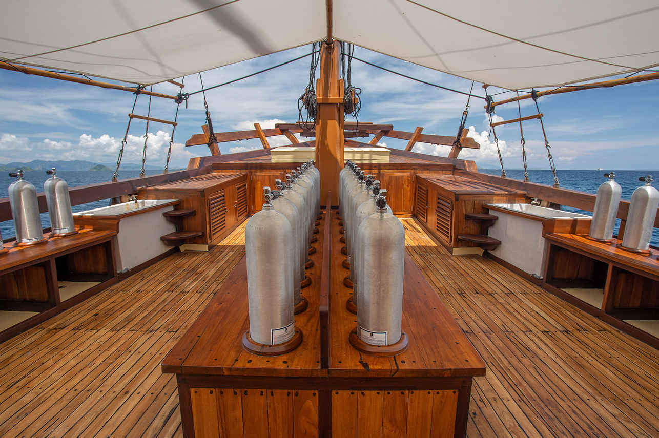 Jelajahi Laut Liveaboard