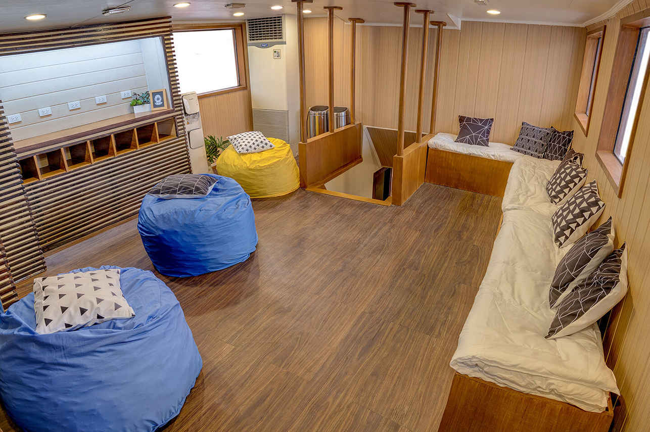 Resolute Liveaboard