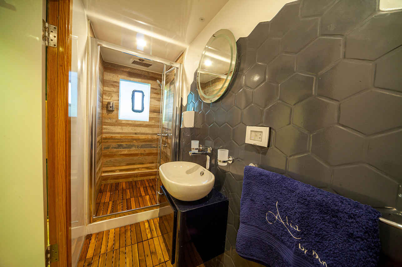 Silky Liveaboard