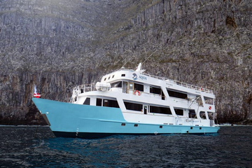 Aqua liveaboard review - Galapagos liveaboard small