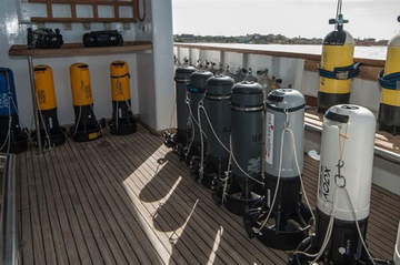 Liveaboards with underwater scooters small