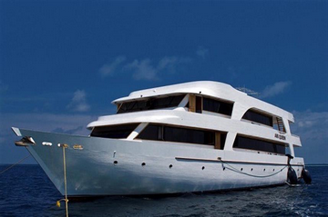 Maldives Ari Queen liveaboard review small