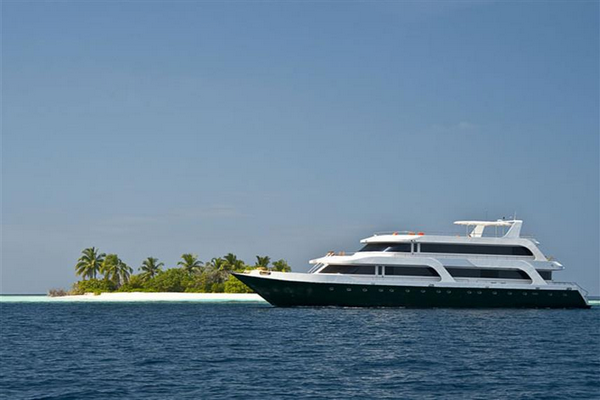 Maldives Emperor Leo liveaboard review small