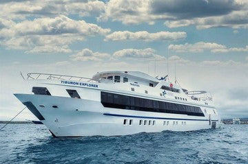 Tiburon Explorer - What is a liveaboard Galapagos small