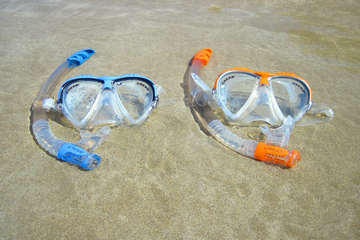 Mask and snorkel - What Are The Similarities Between Snorkelling And Scuba Diving small
