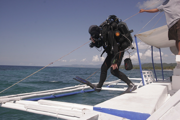 Rebreather diver - What Is The Benefit Of A Rebreather - 7 Advantages or Rebreathers small