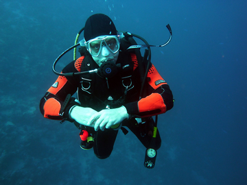 Who Cannot Scuba Dive small