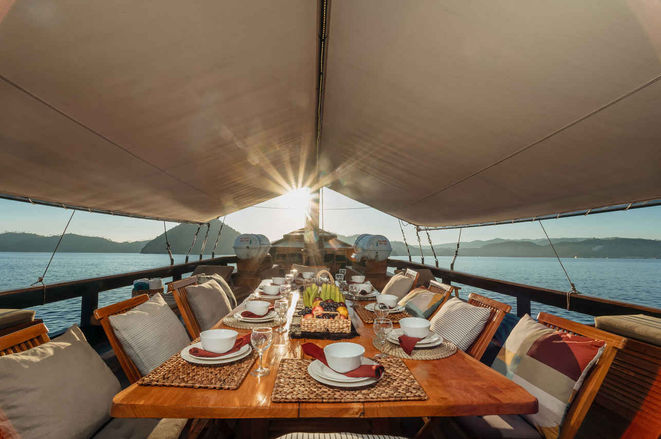 Diving Liveaboards With Al Fresco Dining Onboard - Adishree Liveaboard