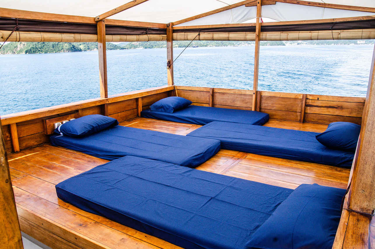 Dive Liveaboards With Deck-Beds and Shared Bathrooms - Nusantara Liveaboard