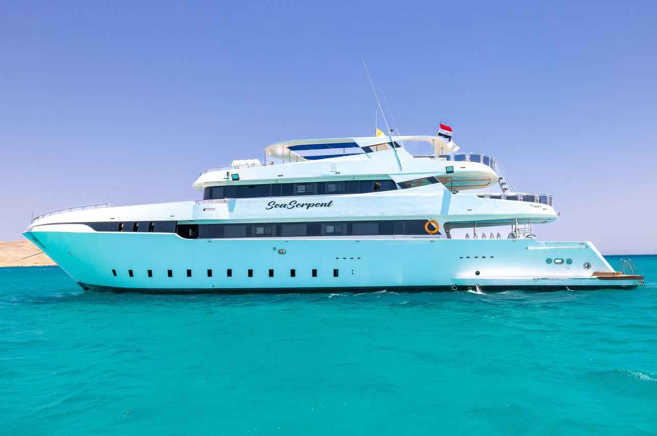 Dive Liveaboard That Include Charters