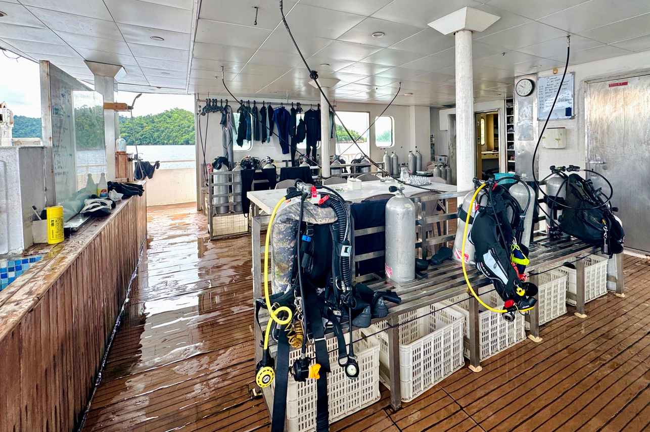 Dive Liveaboards With Rinse Hoses Onboard - Seaisee Liveaboard