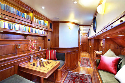 Adelaar Liveaboard