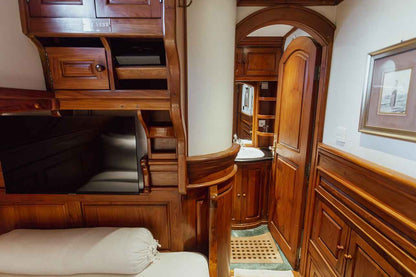 Adelaar Liveaboard