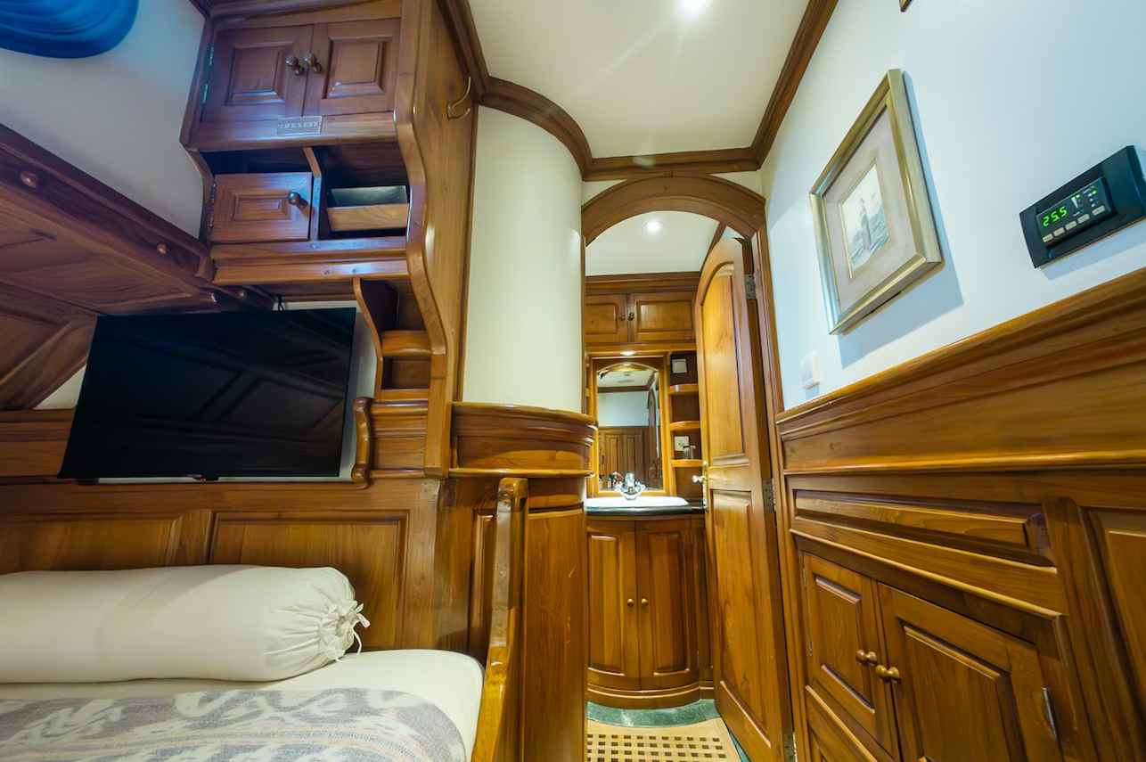 Adelaar Liveaboard