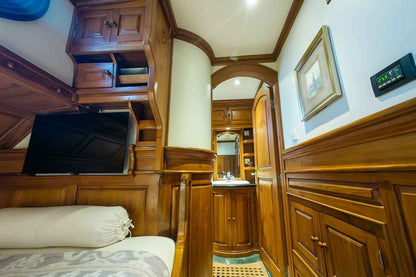 Adelaar Liveaboard