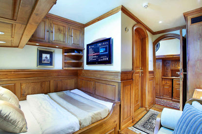 Adelaar Liveaboard