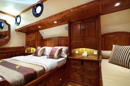 Adelaar Liveaboard