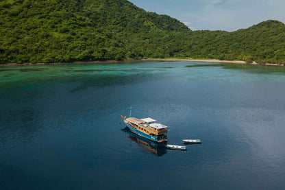 Amalia Komodo Liveaboard