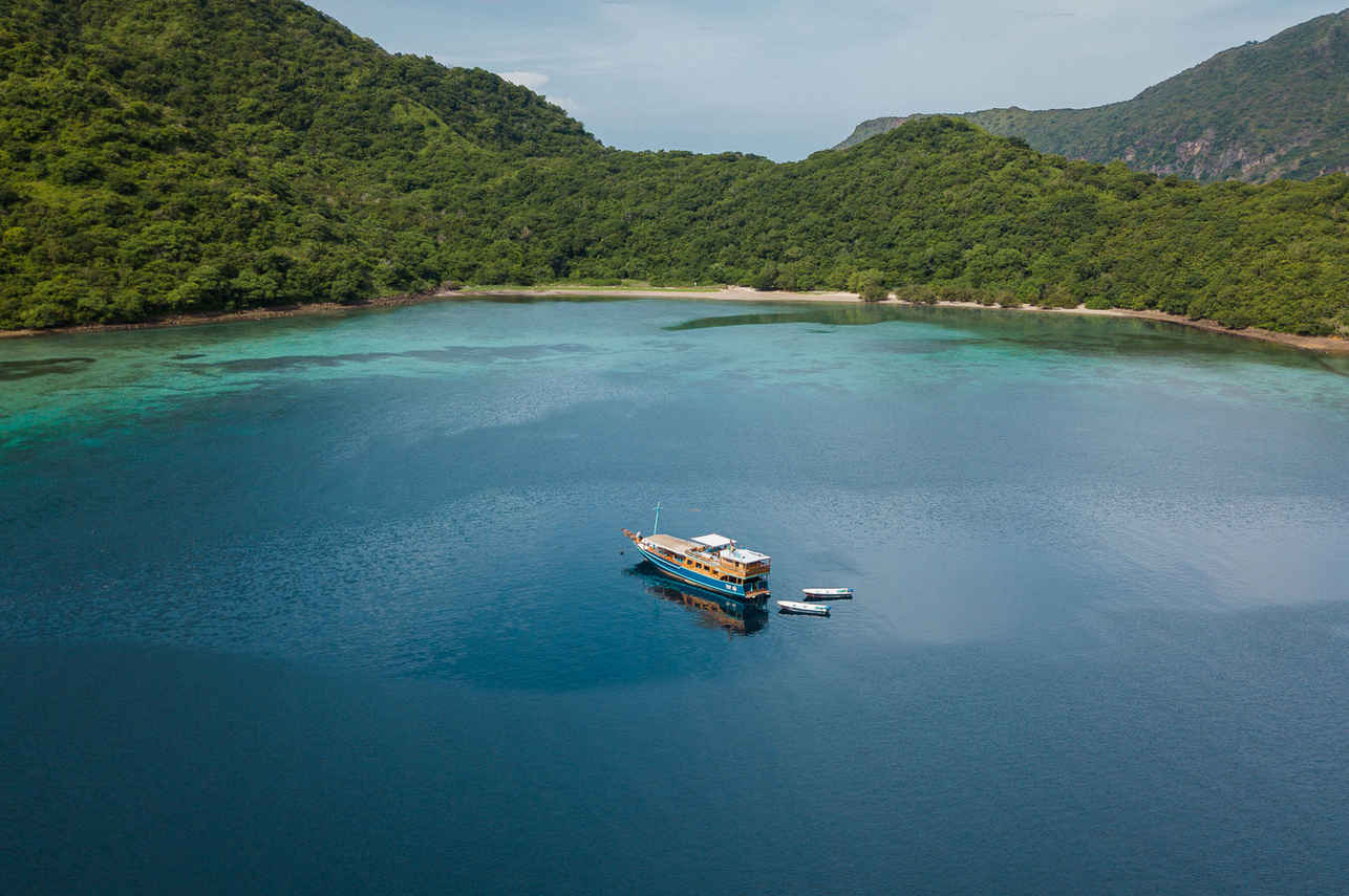 Amalia Komodo Liveaboard