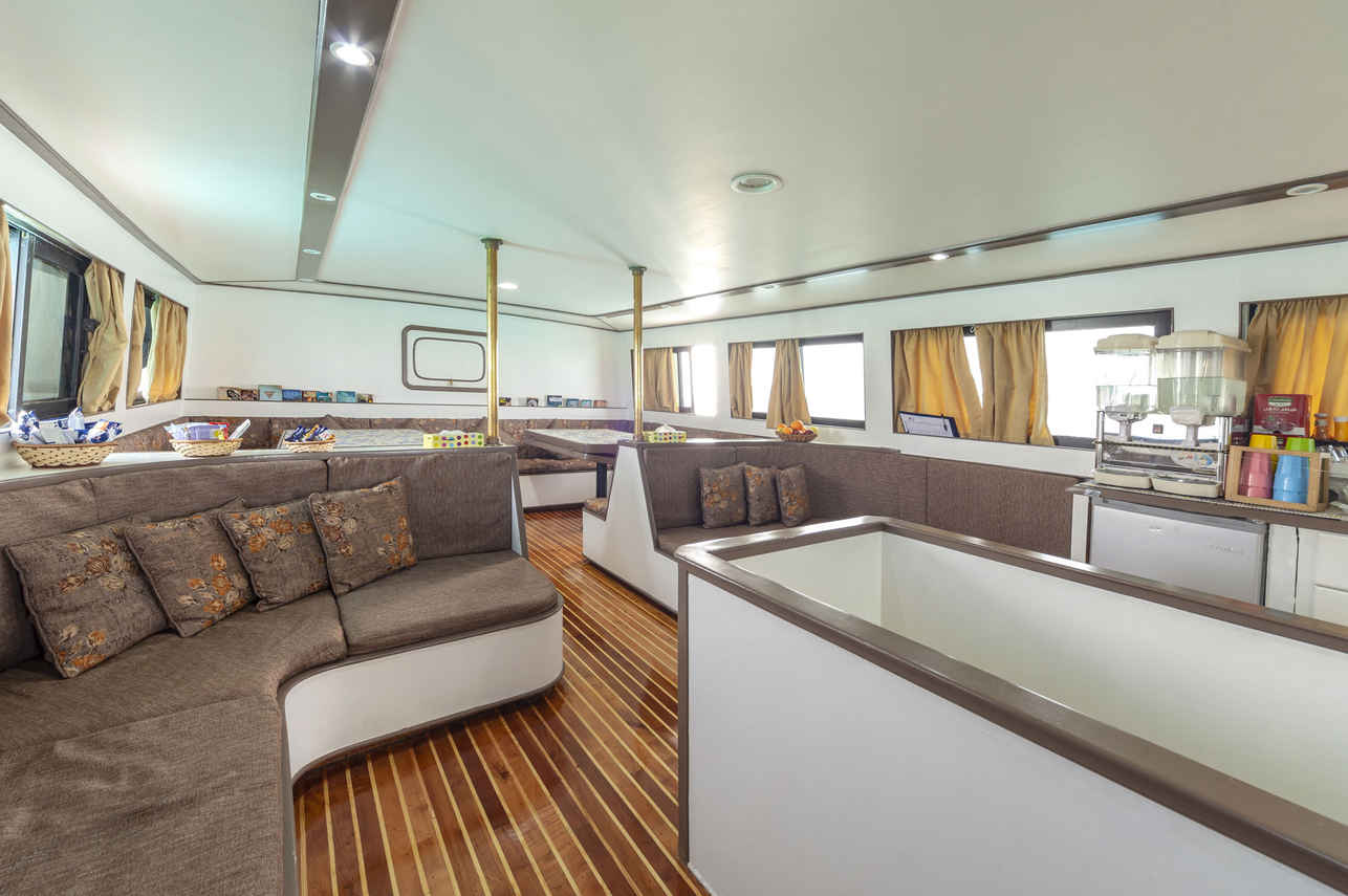 Amelie Liveaboard