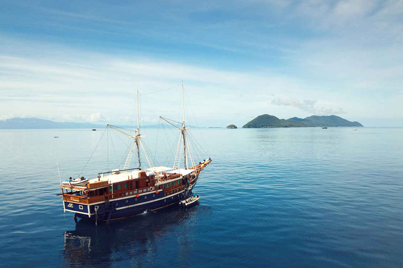 Aurora Liveaboard