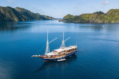 Aurora Liveaboard