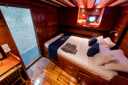 Aurora Liveaboard