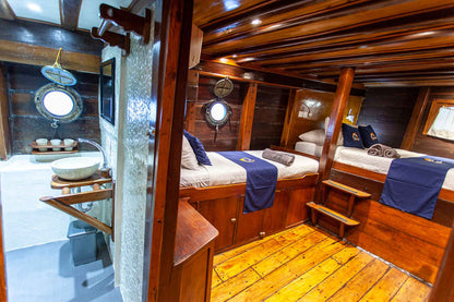 Aurora Liveaboard