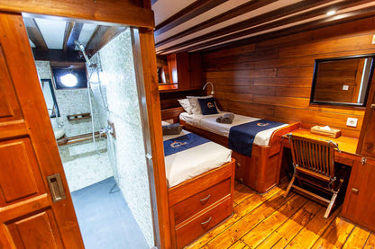 Aurora Liveaboard