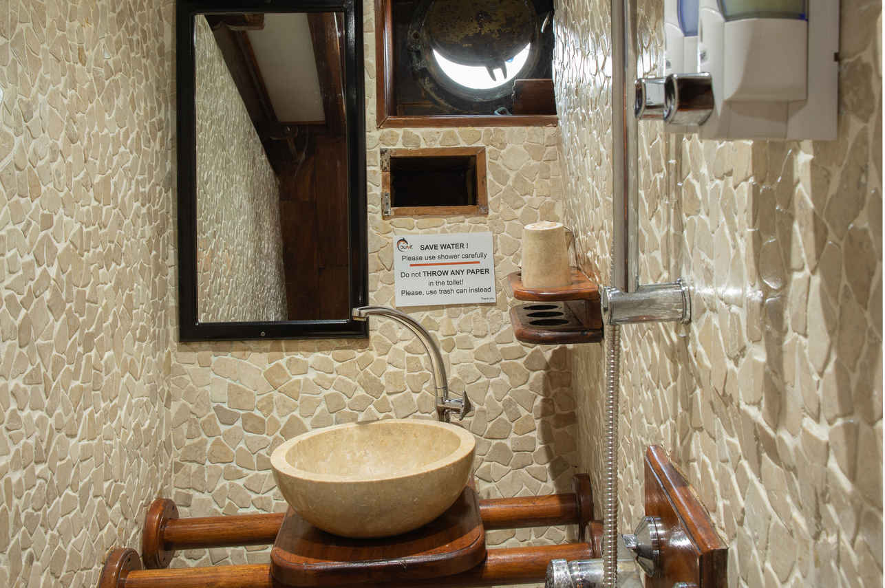 Aurora Liveaboard