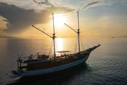 Dancing Wind Liveaboard