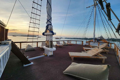 Dancing Wind Liveaboard