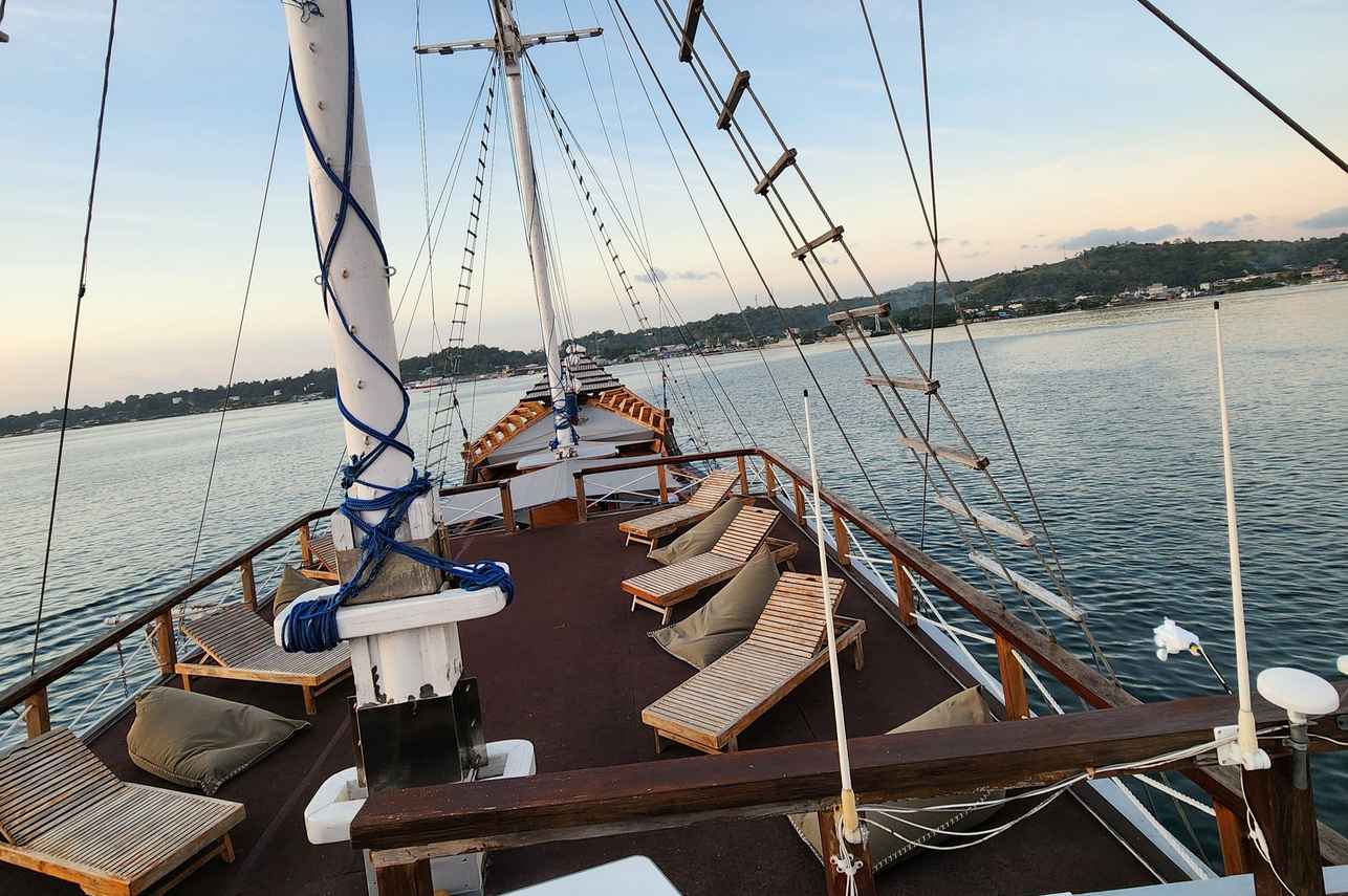 Dancing Wind Liveaboard