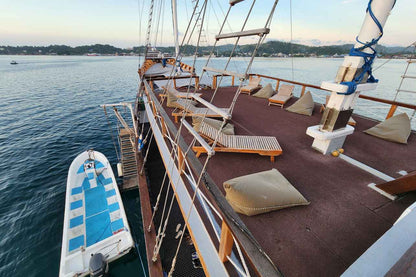 Dancing Wind Liveaboard