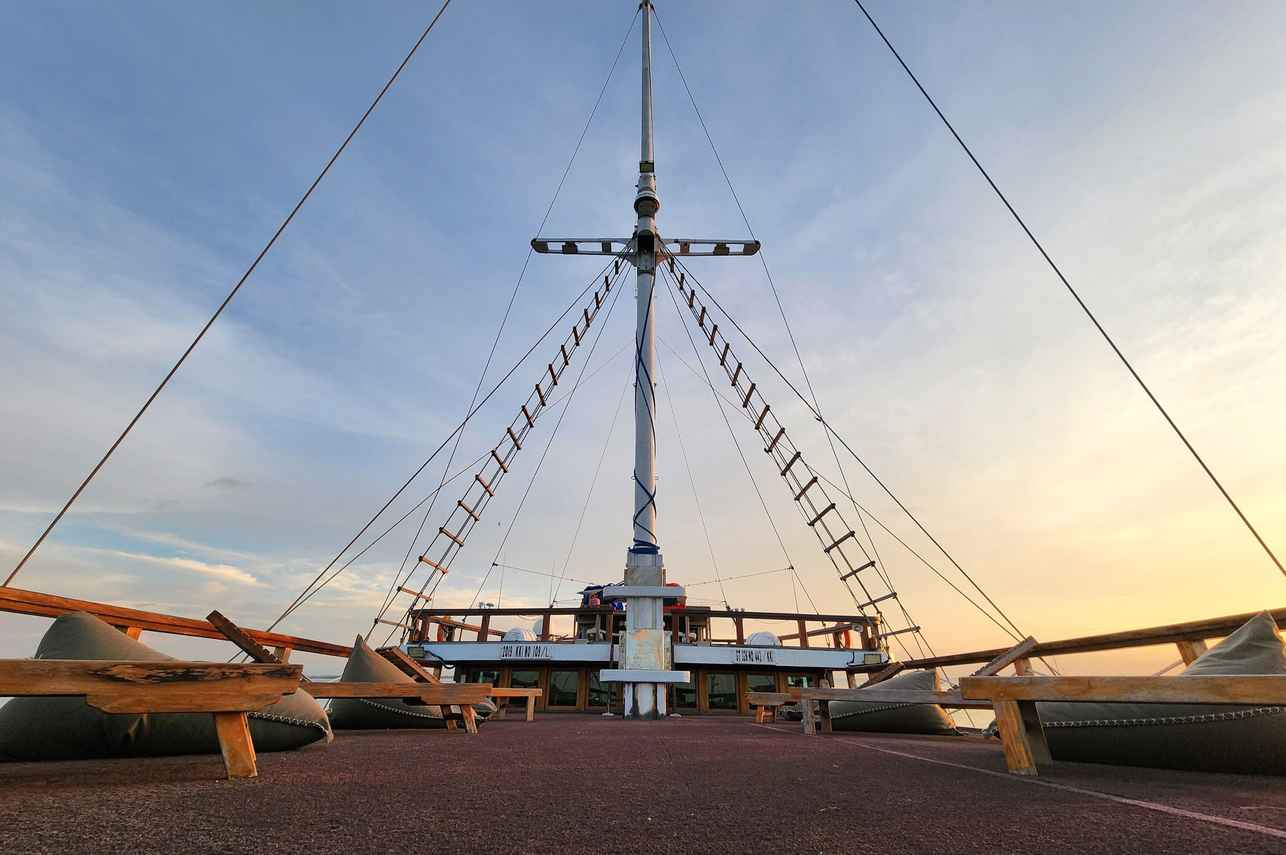 Dancing Wind Liveaboard
