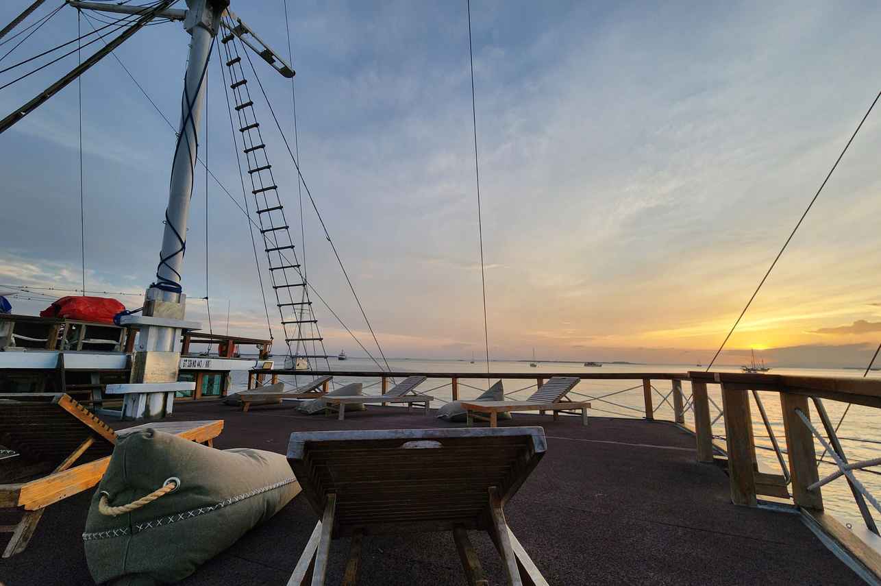 Dancing Wind Liveaboard