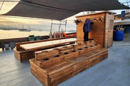 Dancing Wind Liveaboard