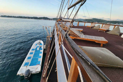 Dancing Wind Liveaboard