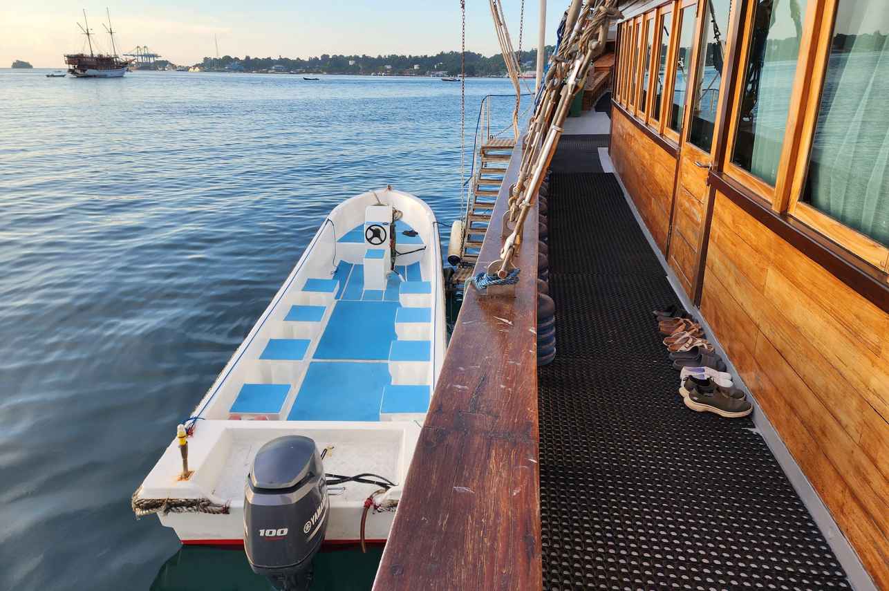 Dancing Wind Liveaboard