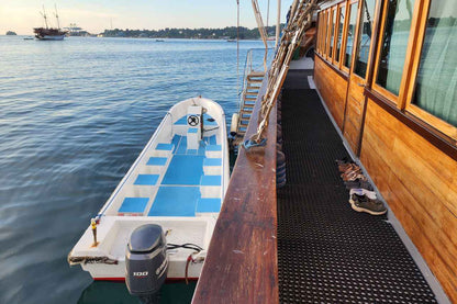 Dancing Wind Liveaboard